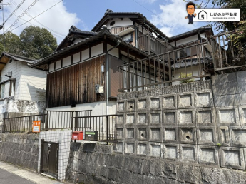 甲南駅より徒歩７分！
小さなお庭がございます♪