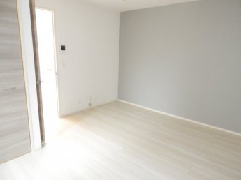 落ち着いた色調の洋室です