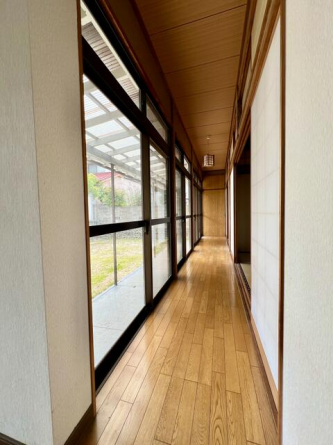 昔ながらの明るい縁側