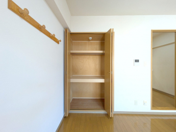 ３段になっているので整理しやすいです☆