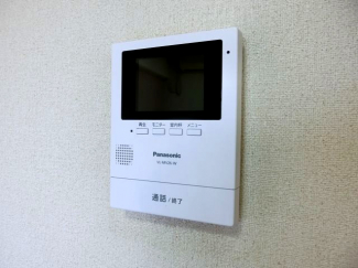 モニター付インターホンなので防犯に安心です☆