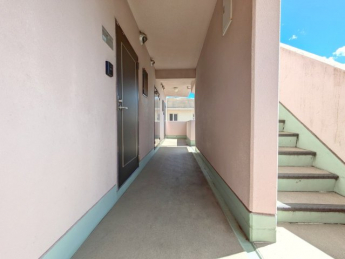 ２階共用通路です☆