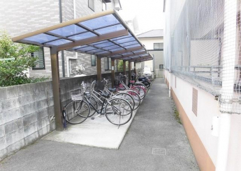 屋根付き駐輪場あります☆