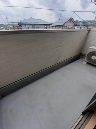 落ち着いた時間を過ごせるバルコニーです