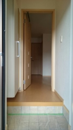 収納もある玄関です