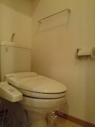 コンパクトで使いやすいトイレです