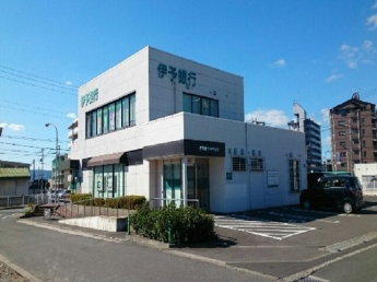 伊予銀行牛渕支店様まで400m