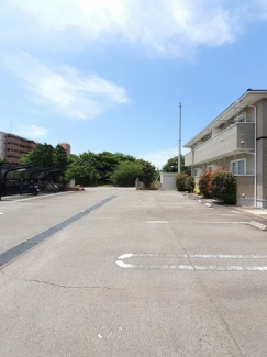 駐車場があるので、車を買う予定の方も安心です