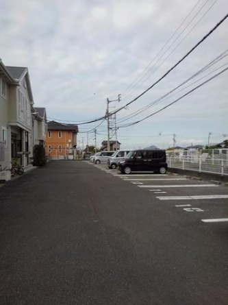 駐車場があるので、車を買う予定の方も安心です
