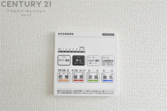 暖房機能があるため、冬場でも温かい浴室で入浴でき、乾燥機能があるため、水気を素早く取り除けます。また、換気機能があるため、湿気を素早く排出してカビや雑菌の発生を防ぐことができます。