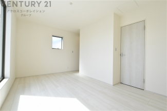 リラックスできるプライベート空間で、快適な睡眠をサポート。個人の好みに合わせたインテリアや寝具で心地良さを追求。プライベートな時間を過ごし、リフレッシュする場所におすすめです。