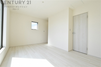 リラックスできるプライベート空間で、快適な睡眠をサポート。個人の好みに合わせたインテリアや寝具で心地良さを追求。プライベートな時間を過ごし、リフレッシュする場所におすすめです。