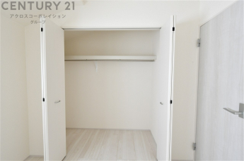 衣類やアクセサリー、小物類の収納が便利で整理整頓がしやすく、部屋の美観を保ちつつ、スペースを最大限に活用できます。衣服のしわやダメージを防ぎ、長持ちさせることができます。