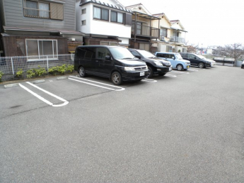 【駐車場】