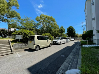 【駐車場】