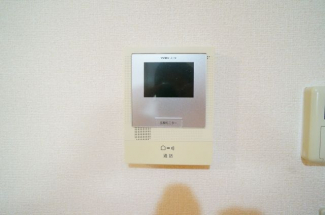 TVモニターホンついてます。
参考、同建物・反転間取りの号室