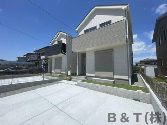 前面道路含む現地写真です