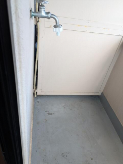 ベランダ洗濯機置場
