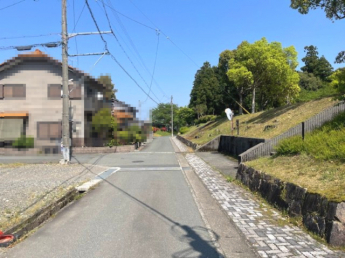 【前面道路含む現地写真】