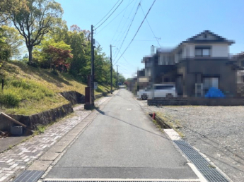 【前面道路含む現地写真】