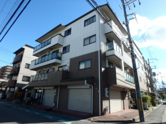 落ち着いた雰囲気の外観です