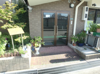 毎日通るエントランスはこのようになっています