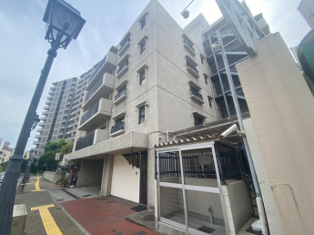 オーナーチェンジ物件♪　専有面積１０７．３９m2　ゆとりの３ＳＬＤＫ♪
３駅３沿線利用可能な好立地！阪急「宝塚南口」駅徒歩５分。阪急「宝塚」駅徒歩８分。ＪＲ「宝塚」駅徒歩１０分
