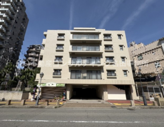 月額賃料　￥100,000円で賃貸中！　年間収入￥1,200,000円
オーナーチェンジ物件です♪
