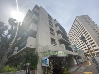 月額賃料　￥100,000円で賃貸中！　年間収入￥1,200,000円
オーナーチェンジ物件です♪