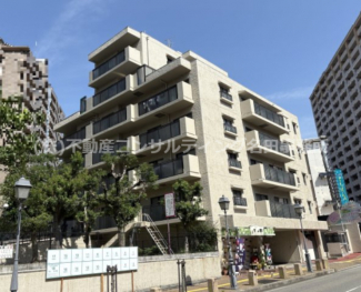 ３駅３沿線利用可能な好立地！阪急「宝塚南口」駅徒歩５分。阪急「宝塚」駅徒歩８分。ＪＲ「宝塚」駅徒歩９分