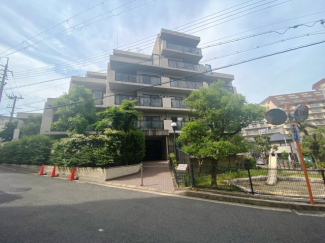 周辺はクラシカルな外灯が並ぶ『宝塚観光プロムナード』で趣があります♪