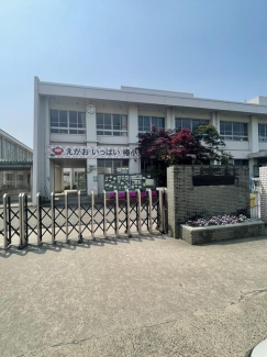 松山市立椿小学校まで845m
