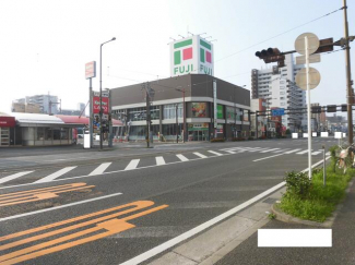 フジ本町店まで208m