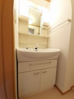 明るい洗面所です