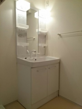 明るい洗面所です