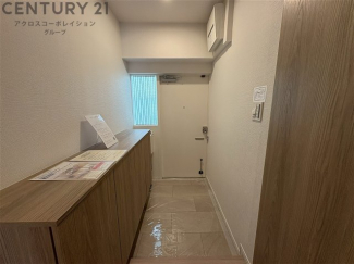 大きな玄関収納付きの玄関です　家族皆様の履物をしっかり収納できます