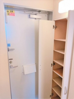 落ち着いた玄関です