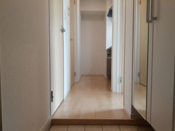 明るい玄関です
