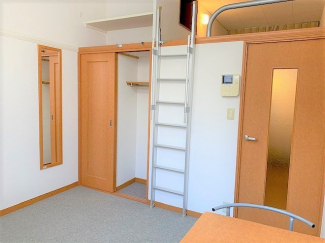 開放的な寝室です