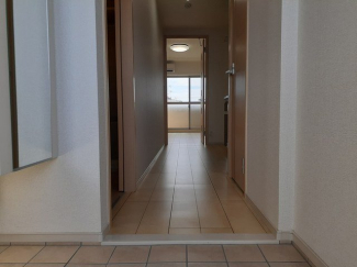収納もある玄関です