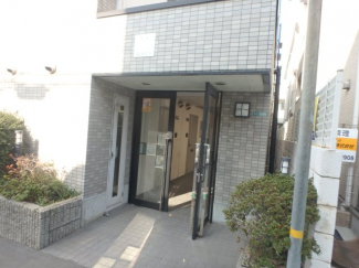 毎日通るエントランスはこのようになっています