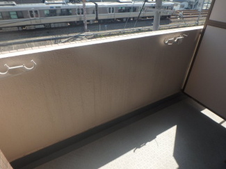 開放的で明るい空間を演出してくれるバルコニーです