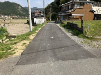【前面道路含む現地写真】