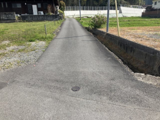 【前面道路含む現地写真】