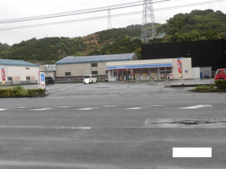 ローソン松山平田店まで555m