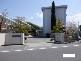 松山市立潮見小学校まで1662m