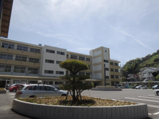 八幡浜市立八代中学校まで550m