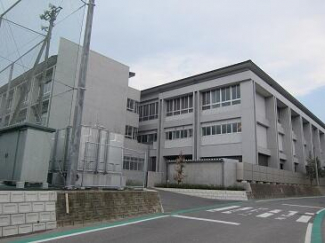 砥部町立砥部中学校まで1399m