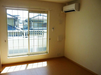 使い勝手のいい洋室です