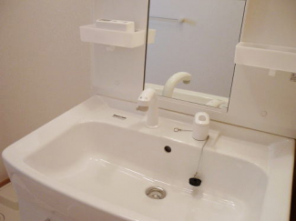 独立洗面台、朝の身支度には欠かせません